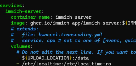 nanoでdocker-compose.ymlを開き、immich-serverのvolumes設定部分を確認している画面