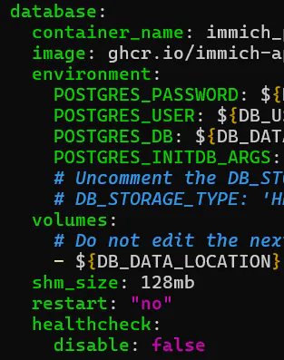 Immichのdocker-compose.ymlでdatabaseコンテナのrestart設定をnoに変更している画面