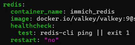 Immichのdocker-compose.ymlでRedisコンテナのrestart設定をnoに変更している画面